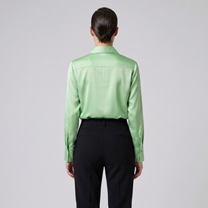 เสื้อเชิ้ตผ้าซาตินติดกระดุมแบบเรียบง่ายและพลิ้วไหว - Product Image 2