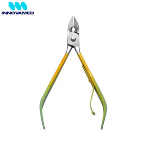 Coupe-cuticules professionnels en acier inoxydable à lame affûtée, outil de manucure et pédicure par INNOVAMED - Product Image 6