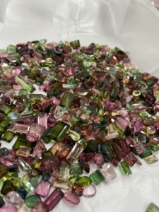 Cuentas de piedra mezcla de turmalina natural para la fabricación creativa de joyas - Product Image 5