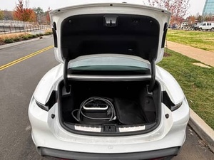 Voiture d'occasion propre à faible kilométrage, <span class=keywords><strong>Porsche</strong></span> <span class=keywords><strong>Taycan</strong></span> <span class=keywords><strong>4S</strong></span> berline 2022, livraison mondiale - Product Image 6