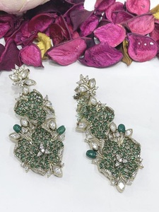 Ensemble de boucles d'oreilles longues en laiton plaqué argent de luxe de haute qualité avec pierres CZ pour femmes, idéal pour les mariages, les fiançailles et les soirées, tendance - Product Image 3