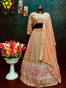 Tenue de mariée DESIGNER FABZONE en soie Georgette, Lehenga Choli entièrement brodé, Dupatta lourd, design moderne pour occasions spéciales et mariages - Product Image 2