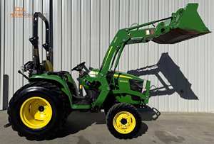 John Deere 3038E 2022 con Cargador Frontal y Cucharón de Acoplamiento Rápido - Product Image 2