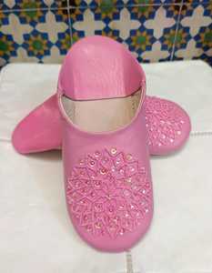 Mules babouches marocaines en cuir rose pâle à sequins, ornées de perles irisées, style oriental, bout rond, pour la maison, vente en gros - Product Image 2