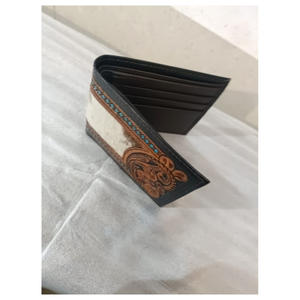 Portefeuille en cuir brun unisexe de qualité supérieure, avec motif floral en relief, logo et taille personnalisables, plusieurs poches - Product Image 3