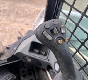 Half Price <b>Bobcat</b> Track Skid Steer with EROPS <b>Fork</b> Pallet and Good Tracks Ready to Work with No Known Leaks or Issues - Product Image 5