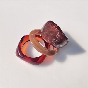 UJBOX Nuevo Brazalete Grueso de Acrílico Irregular Estilo Bohemio para Mujer, Joyería Geométrica Redonda de Resina, Brazalete Grueso al por Mayor - Product Image 1