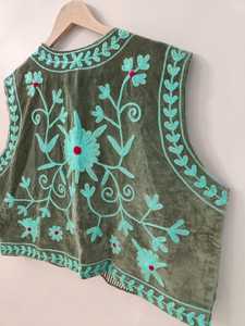 Gilet vintage en velours Suzani, broderie artisanale, style bohème chic, veste de festival pour femmes, veste Suzani, cadeau pour elle - Product Image 5
