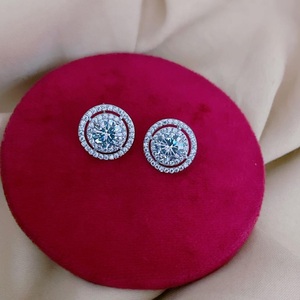 Top bonito y elegante para uso diario con pendientes elegantes de chispa de circón, pendientes de mujer para ropa de fiesta, accesorios de moda - Product Image 1