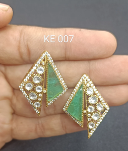 Pendientes de moissanita con tema Mehandi artesanal con detalles exquisitos adecuados para cada celebración de la India - Product Image 2