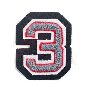 Parches bordados de chenilla hechos a medida de fabricación de Pakistán, tela de sarga de nuevo diseño con estilo cosido de PVC y forma de alfabeto - Product Image 6