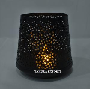 Bougeoir en filet en métal raffiné pour le design intérieur avec une texture subtile idéal pour les chambres, les salles à manger ou les entrées - Product Image 6