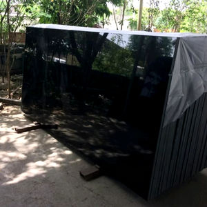 Dalles de granit noir absolu de qualité supérieure Grandes dalles et blocs directement de la carrière Conception de villa moderne Livraison rapide - Product Image 1