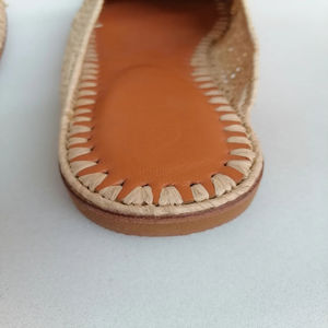 Vente en gros de pantoufles et sandales marocaines faites à la main en raphia, chaussures tissées écologiques pour femmes et hommes, commande en gros, fournisseur direct - Product Image 3