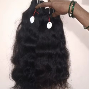 Extensions de cheveux humains bruts à donneur unique remy indien à cuticule alignée. Extensions de cheveux naturels ondulés indiens à double trame en machine - Product Image 1