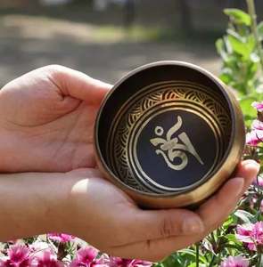 Bol chantant en laiton, fait à la main, personnalisé, avec bâton en bois, pour la méditation parfaite et le yoga - Product Image 4