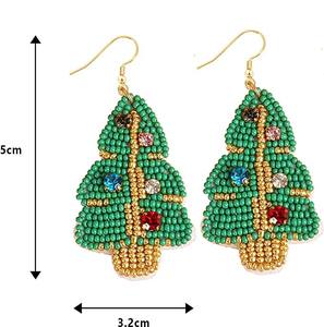 Mignonnes boucles d'oreilles à la mode pour femmes géométrique flocon de neige père noël résine pour les amateurs de mode et les filles - Product Image 4