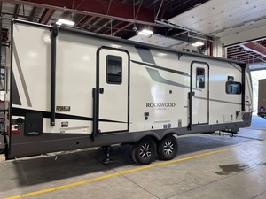 Nueva caravana de camping RV 2027 Foorest River Rockwood Ultra Lite 2608BS - Product Image 4