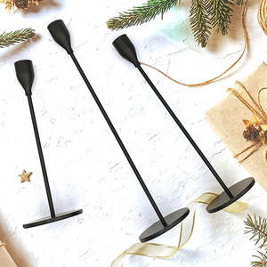 Candelabro para decoración del hogar, portavelas de metal hecho a mano, perfecto para realzar un ambiente cálido y acogedor. - Product Image 3