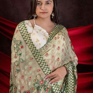 เสื้อบราสโซ่ผ้าส่าหรีสีดำพิมพ์ลายดอกไม้สีแดงสีทองดีไซน์หรูหราขอบสำหรับตกแต่งสำหรับโอกาสต่างๆ - Product Image 4