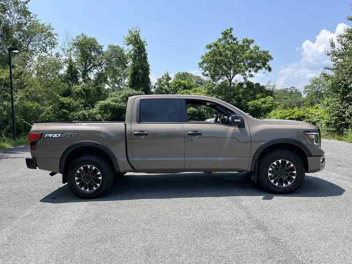 CHEAP SUV USED 4x4 Niss an Titan Truck 2023