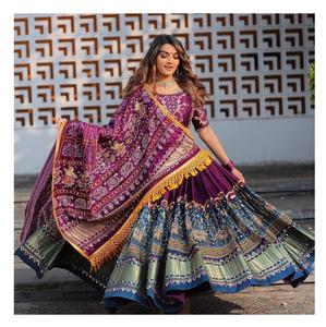 Haute qualité beurre soie tissu lourd exclusif indien Designer Lehenga Choli femmes Lehenga Choli pour la fête de mariage vêtements ethniques - Product Image 1
