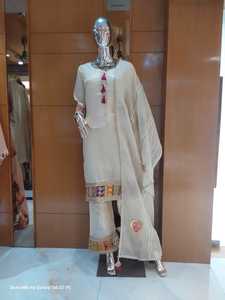 Duppata en viscose scintillante avec doublure et travail de dentelle Gotta Patti, élégant Salwar Kameez pour les tenues de fête indiennes et pakistanaises - Product Image 2