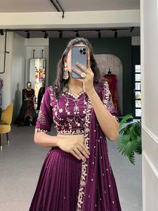 Nueva tendencia de vestir elegante diseño moderno Vichitra seda Lehenga Choli lentejuelas e hilo bordado trabajo mayorista exportador - Product Image 5