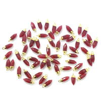 Pendentif en quartz rubis 16-18 mm, forme de petit pointeau facetté, en laiton plaqué or 18 carats avec attache pour la fabrication de bijoux