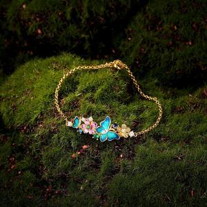 สร้อยข้อมือแฟชั่นรูปผีเสื้อเคลือบสีลายดอกไม้ Jeulia - Product Image 6