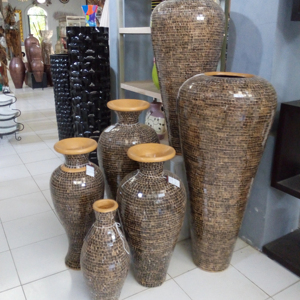 Divers vases et ornements en céramique pour la décoration de la maison, produits en poterie et en émail - Product Image 1