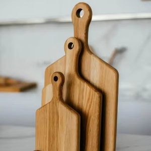 Planche à découper en bois de noyer foncé pour la cuisine, planche à fromage, plateau à charcuterie, personnalisation en résine - Product Image 1