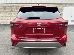 โตโยต้า ไฮแลนเดอร์ แพลตตินัม ปี 2023 - Product Image 2