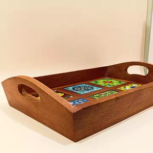 Bandeja para servir de madera con estampado digital de MDF con nudos rosas, pieza en madera hecha a mano, servicio decorativo pintado a mano - Product Image 1