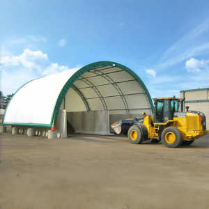 Système de serre en tissu durable Protection contre <span class=keywords><strong>le</strong></span> <span class=keywords><strong>soleil</strong></span> et <span class=keywords><strong>le</strong></span> vent Tunnel de film PE pour l'agriculture Bouclier de pluie de grande taille à faible coût - Product Image 1