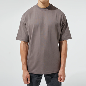 T-shirt Homme Personnalisé en Coton Épais Marron Coupe Boxy Streetwear Épaules Tombantes Oversize Uni - Product Image 1