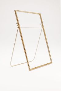 Marco de Fotos Metálico Artesanal, Moderno y Ecológico, con Opciones Personalizables para la Preservación Duradera de Impresiones Fotográficas - Product Image 3