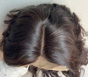 Perruque Ondulée Vierge Indienne Premium 100% Cheveux Humains Non Traités, Sans Nœuds et Pleine de Brillance Naturelle. - Product Image 1
