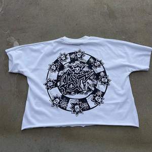 Camiseta Oversize Corta y Cuadrada para Hombre, de Felpa Francesa de 300 Gsm, con Cuello Grueso, Efecto Desgastado Ácido, Pedrería y Estampado DTG/Serigrafía - Product Image 6