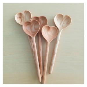 Cuillères en bois traditionnelles Cuillères de service Ustensiles de cuisine et cuillère en bois sculpté à usage culinaire - Product Image 3