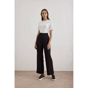 Pantalon noir à taille haute, coupe ample et décontractée - Product Image 1