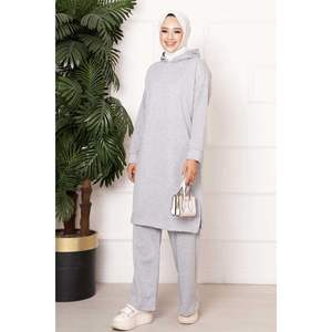 Chándal gris con capucha y detalle de emblema Diseño icónico de hilo Doble - Product Image 4