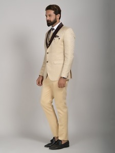 Costume Classique Beige pour Hommes à Haute Demande, 5 Pièces, pour les Affaires et les Occasions Spéciales, Disponible à un Prix Abordable en Inde - Product Image 3