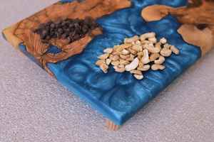 Tabla de Cortar Funcional de Resina y Madera, Hecha con Madera de Acacia y Madera de Mango para Cortar y Servir - Product Image 2