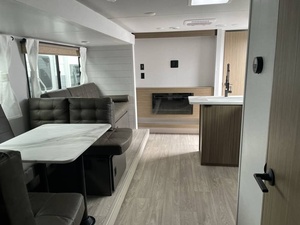 Nouvelle caravane de camping 2027 Fo_forest Ri_ver Wildw_ood X-Lite 273QBXL - Product Image 3