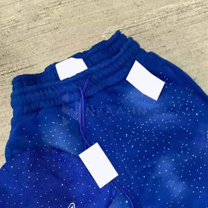 Pantalon décontracté à texture douce pour hommes avec un design minimaliste idéal pour des tenues quotidiennes simples et propres - Product Image 6