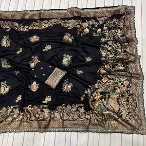 Sari VASTRA COTTAGE de Seda Dola Pura con Tejido Jacquard Zari, Borde Meenakari, Pallu Rico, Bordado Teñido a Mano y Lentejuelas, con Blusa - Product Image 2