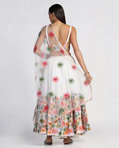 Lo último en ropa de fiesta Lehenga con hermoso estampado floral, ropa y accesorios musulmanes tradicionales - Product Image 4
