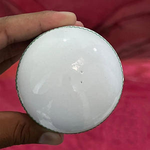 Balle de cricket en cuir souple choix de joueurs de cricket professionnels dans des balles dures multicolores à vendre fabriquées au Pakistan - Product Image 5