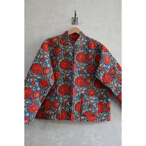 Veste en coton tissé matelassée réversible faite à la main pour femmes, imprimé floral en blocs, manches longues, détail boutonné, tendance, vêtements d'extérieur d'hiver - Product Image 2